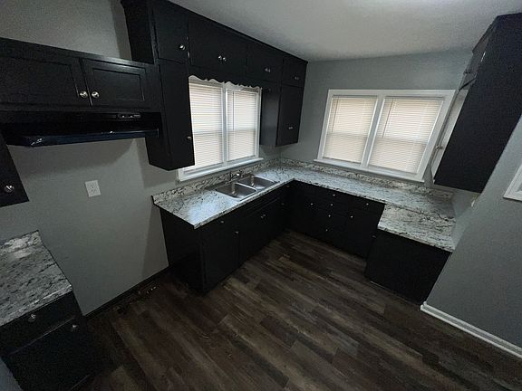 4th image of 2611 W Fremont St