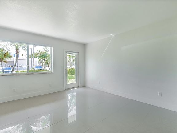 5th image of 400 NE 137th St APT 206