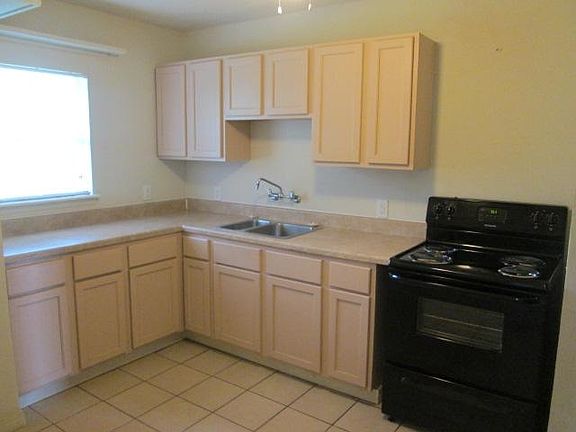 4th image of 5216 Lovell Ave