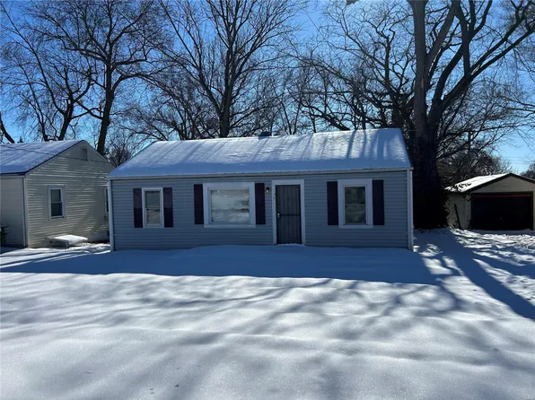 70 Reasor Dr, Saint Louis, MO 63135