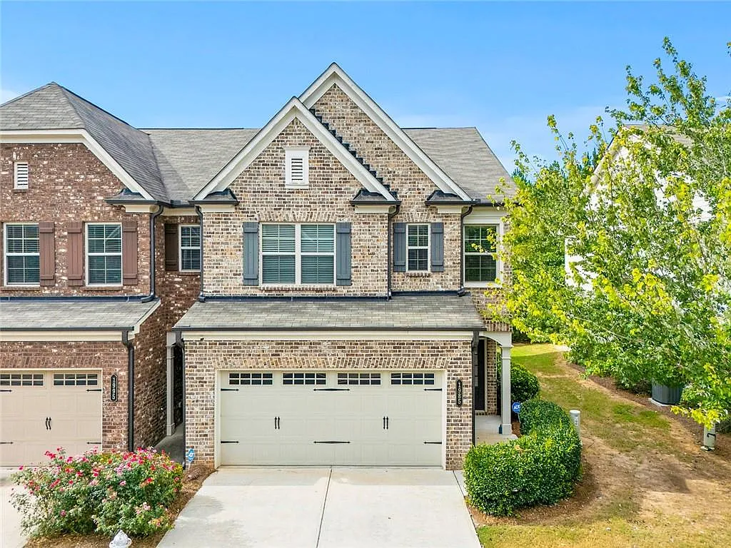 3 bed, 2.5 bath, 2224 sqft, $2,200 — Photo 1