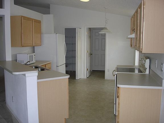 4th image of 4050 Wilkes Dr