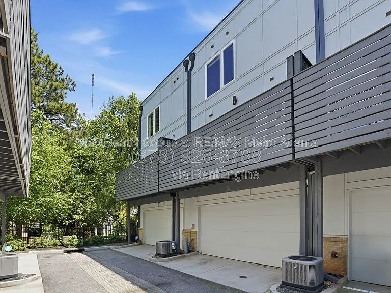 1463 La France St NE #8 — Photo 29