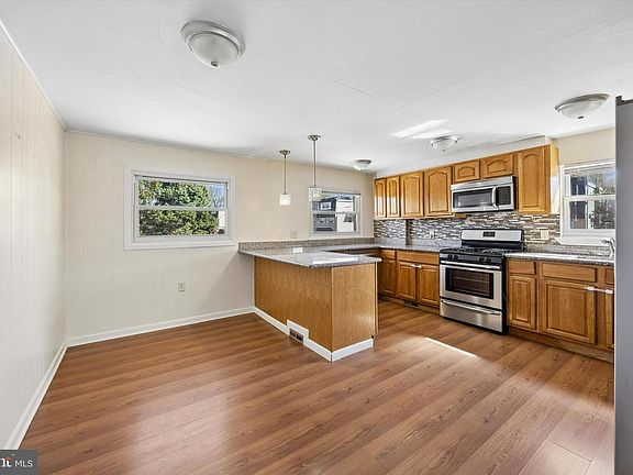 4th image of 2842 Michael Rd