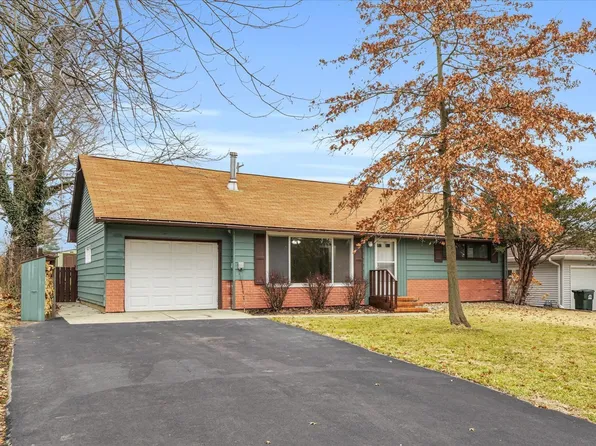 412 E State St, Mahomet, IL 61853