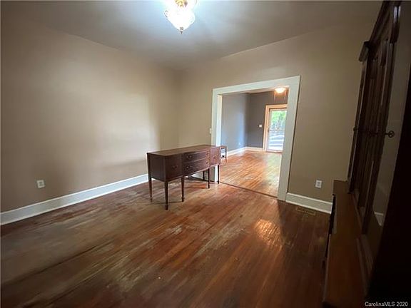 5th image of 611 W Park Ave