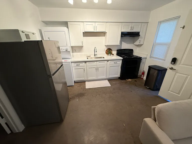 1421 E Roosevelt St #4 — Photo 6