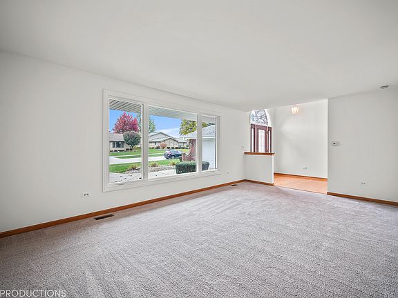 3rd image of 13221 Oakwood Dr