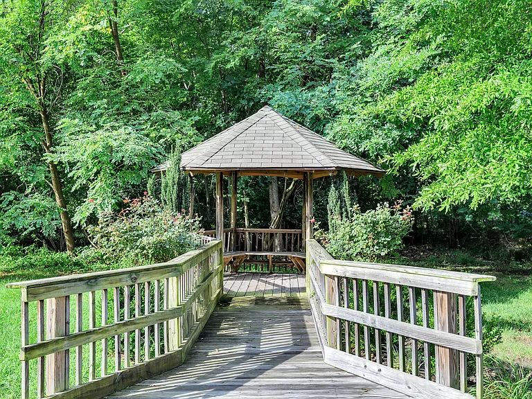 Potomac Woods — Photo 29