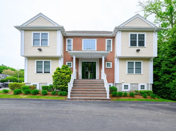 154 Bedford St, Abington, MA 02351