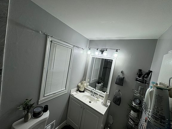 5th image of 12 Dartmouth Ave APT 4B