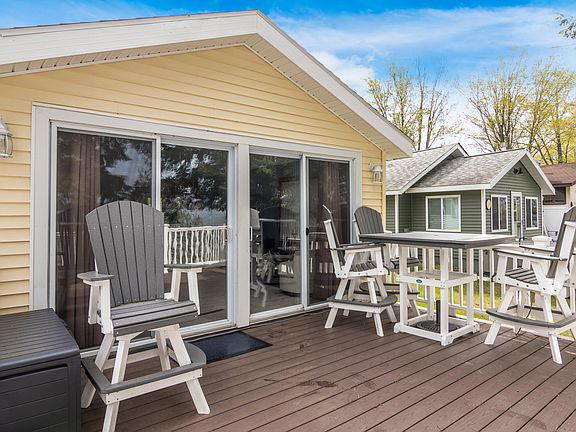 3rd image of 5041 Maple Knoll Dr NE