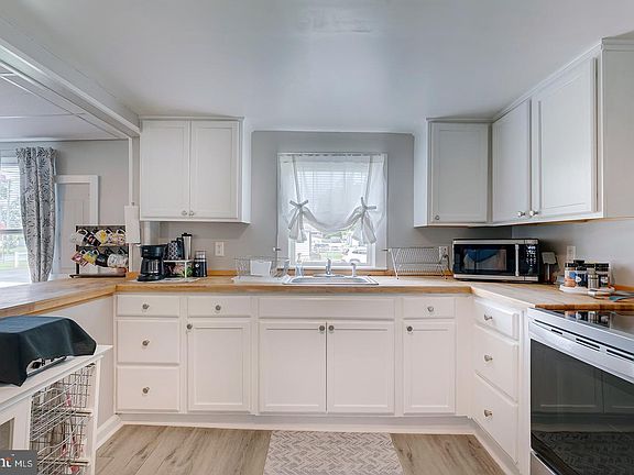 5th image of 21731 Zoar Rd