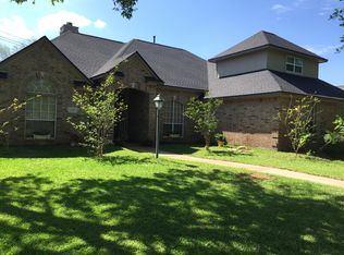 608 Oleander St, Lake Jackson, TX 77566