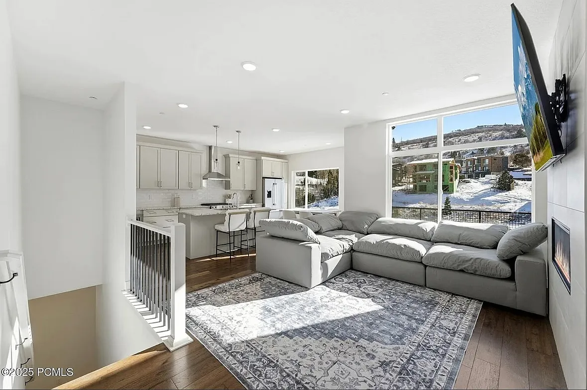2 bed, 1794 sqft, $4,100 — Photo 1