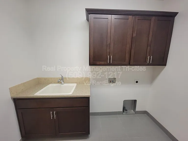1644 Naples Ln — Photo 12