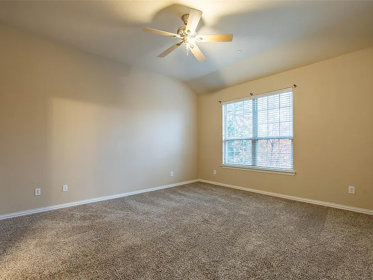 8704 Iron Horse Dr — Photo 13