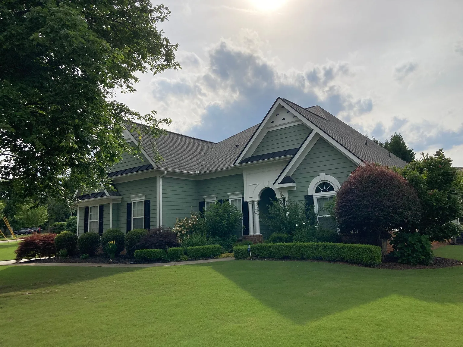 4 bed, 2781 sqft, $3,200 — Photo 2