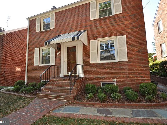 2nd image of 1621 Crittenden St NE