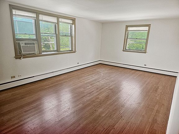 4th image of 2727 Central St APT 2N