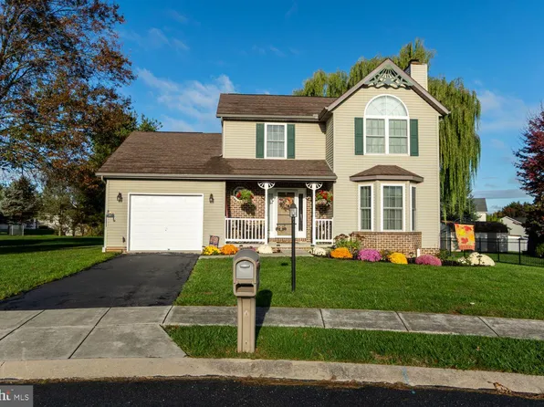 5 Manor Cir, Littlestown, PA 17340