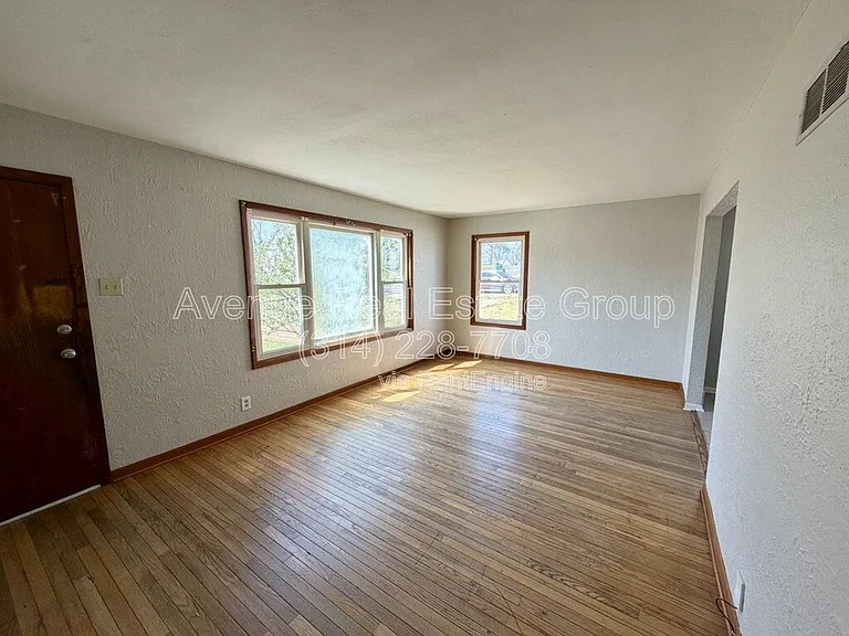 9905 Iveland Dr — Photo 2