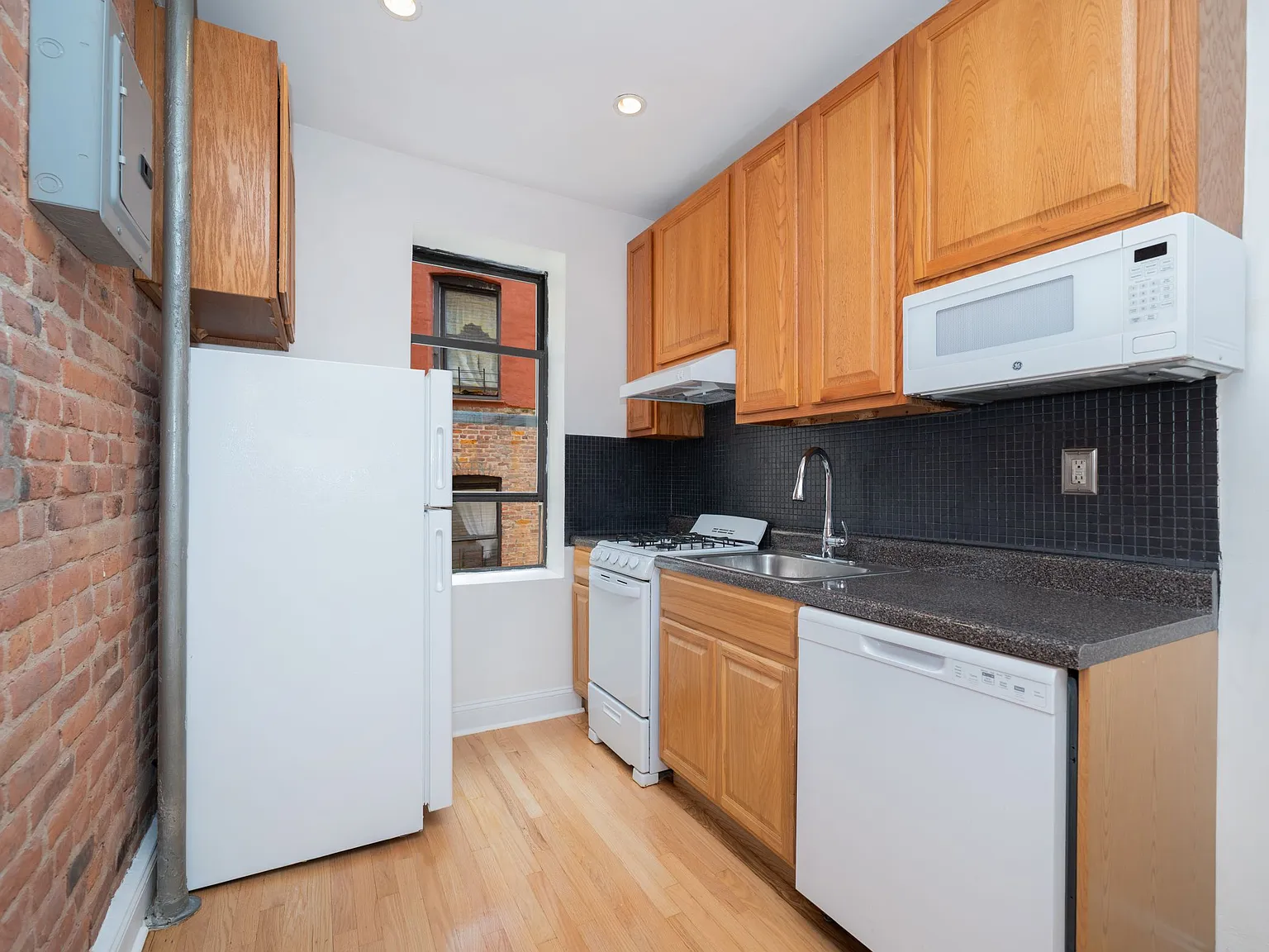 20 Sickles Street — Photo 4