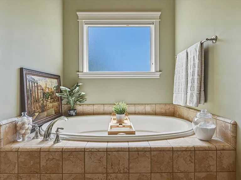 553 E Forest Ridge Dr — Photo 32