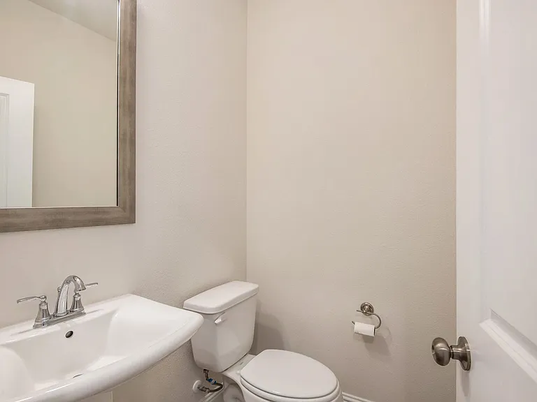 4525 Bishop St — Photo 10