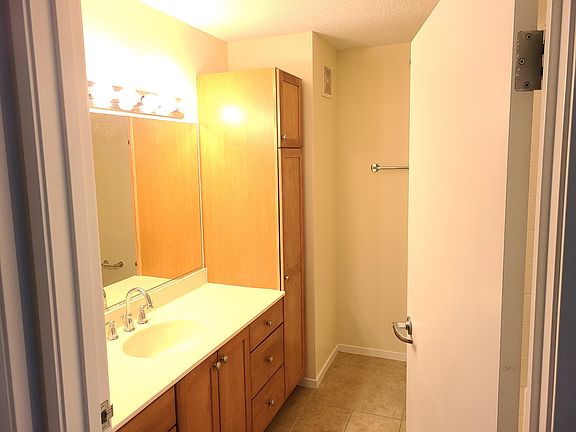 5th image of 9715 Woods Dr Floor 16