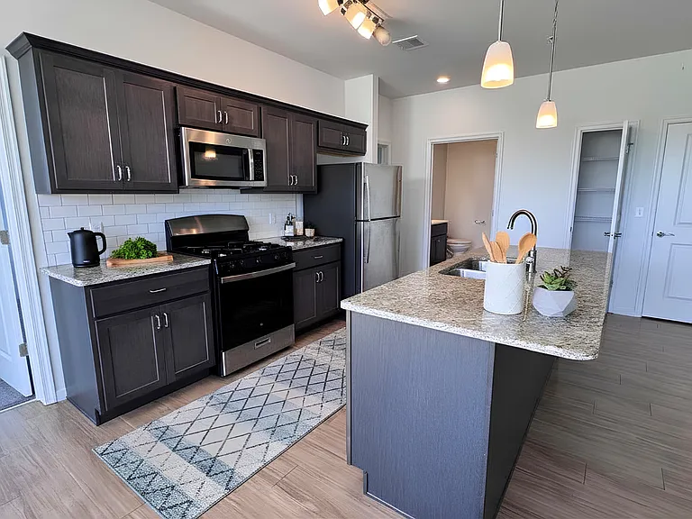 Park West Apartments — Photo 17
