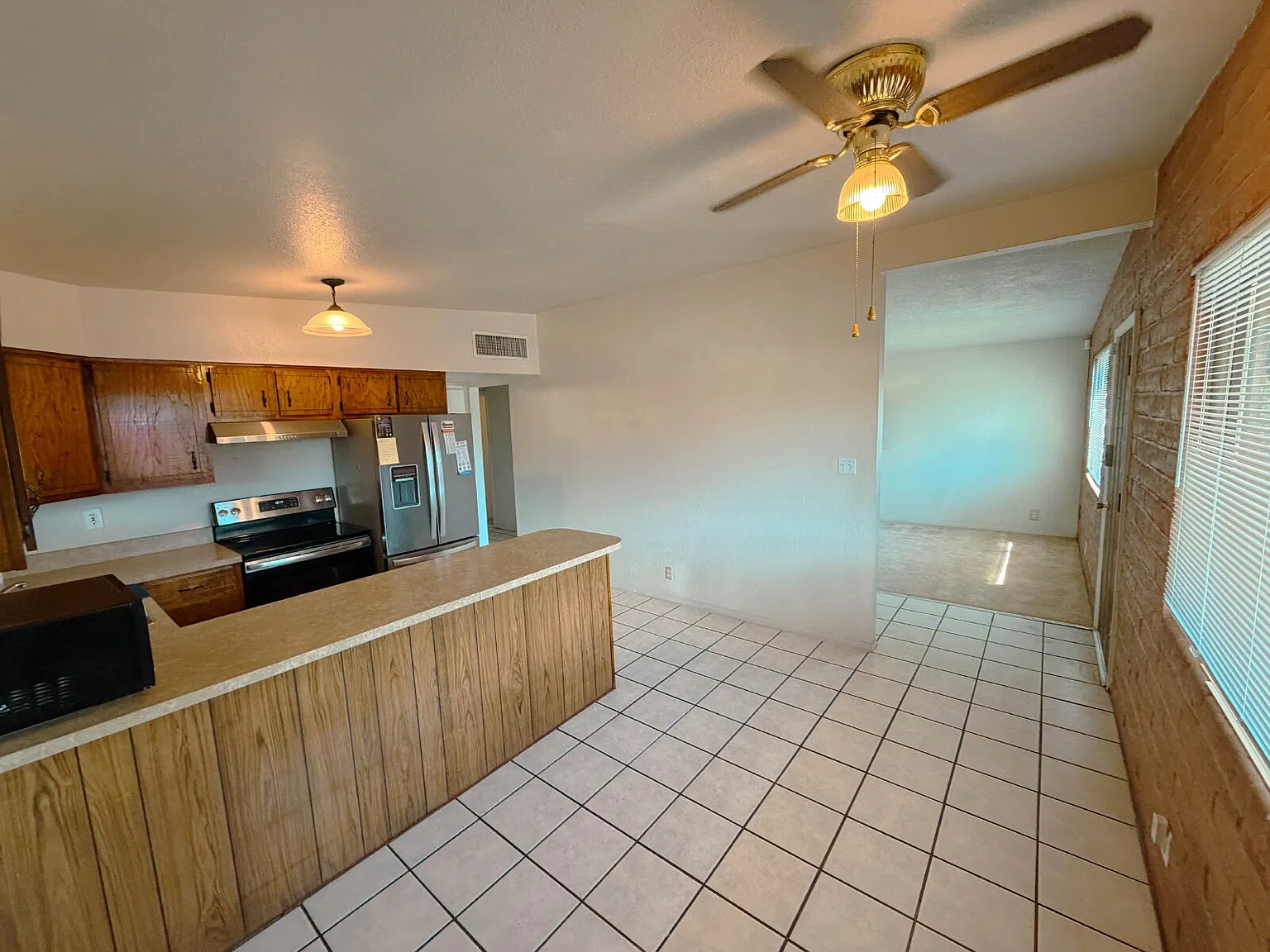 3 bed, 2.0 bath, 1158 sqft, $1,600 — Photo 2