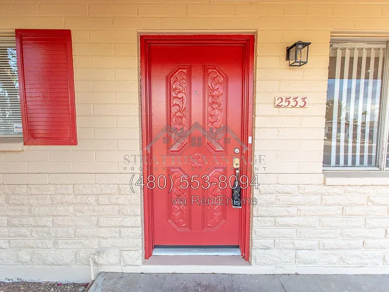 2533 E Blanche Dr — Photo 3