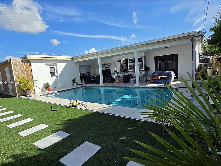 7817 Fairway Blvd — Photo 11