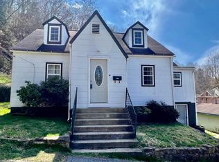 308 Hamilton Ave, Mannington, WV 26582