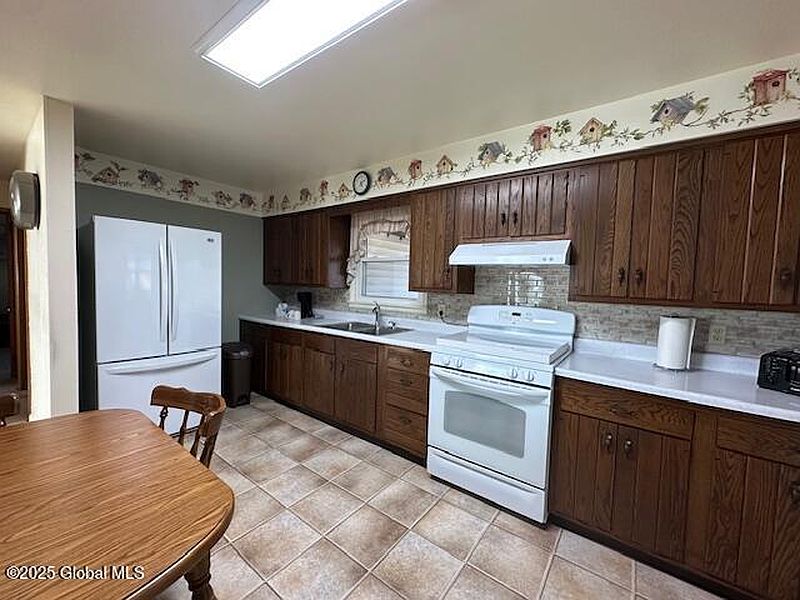 2nd image of 10 Ridge Road