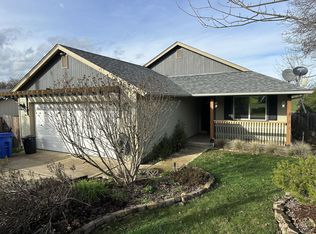 692 SE Lenore Ave, Winston, OR 97496