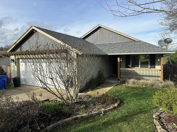 692 SE Lenore Ave, Winston, OR 97496