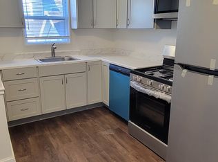 4 Pleasant St APT 2, Wakefield, MA 01880