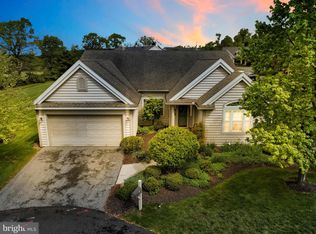 327 Charleston Ln, Wyomissing, PA