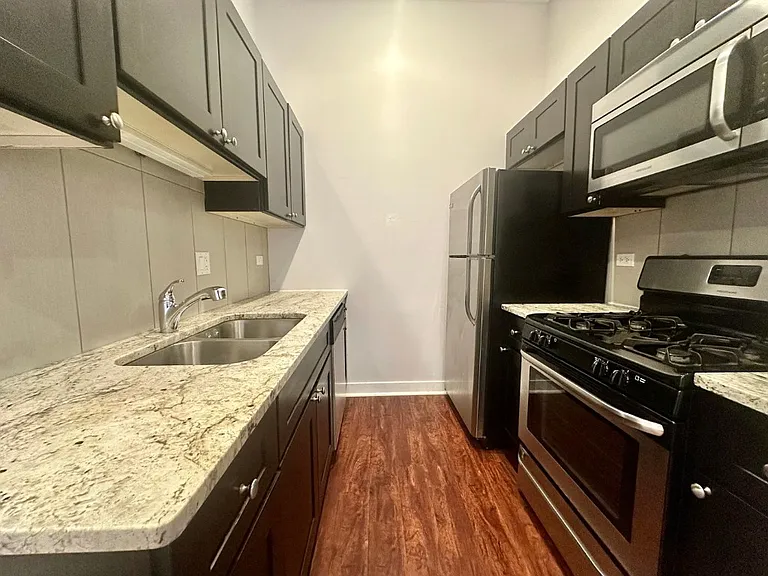 2942 W Montrose Ave #2944-1 — Photo 10