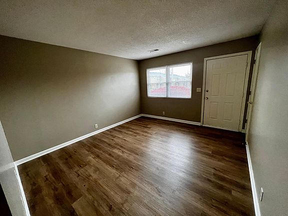 3rd image of 114 Wichita Dr