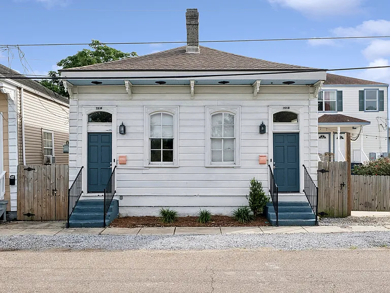 2216 Saint Louis St — Photo 1