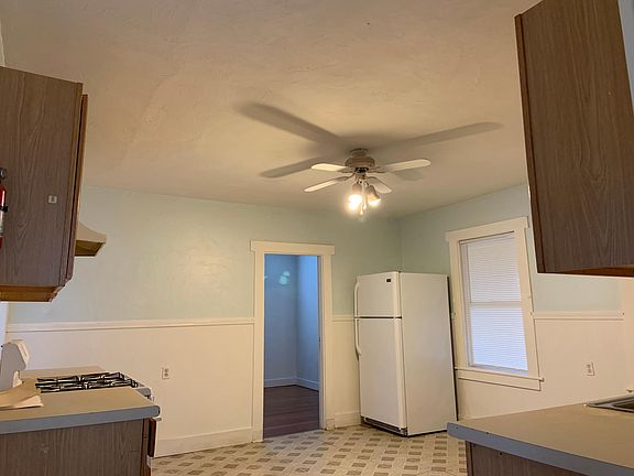 5th image of 32 Heaton Ave Floor 1