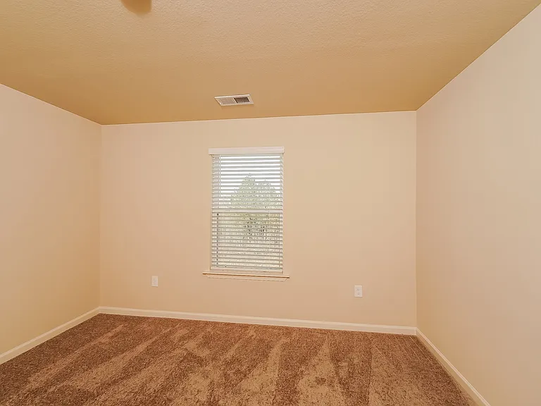 165 Clover Ln — Photo 11