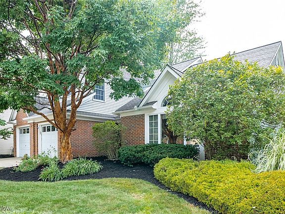 2nd image of 22 S Hampton Cir