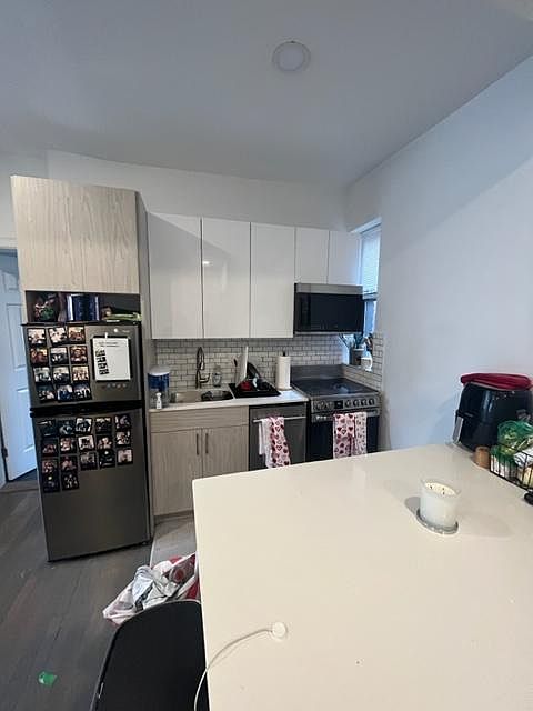 2nd image of 13 Queensberry St #2B