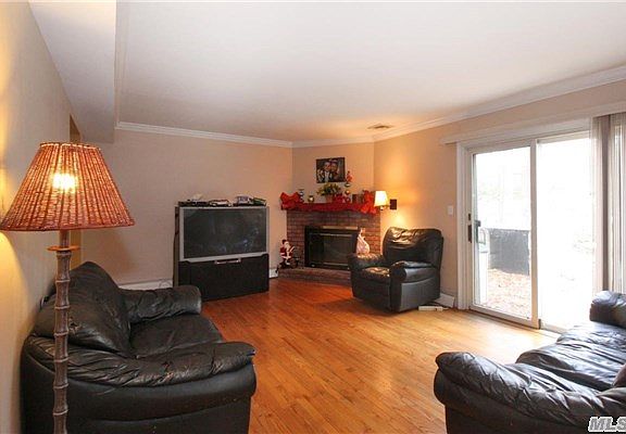 3rd image of 33 Andover Dr
