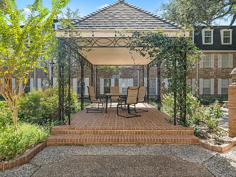 355 N Post Oak Ln #742 — Photo 18