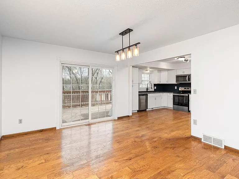 919 Forest Dr — Photo 1